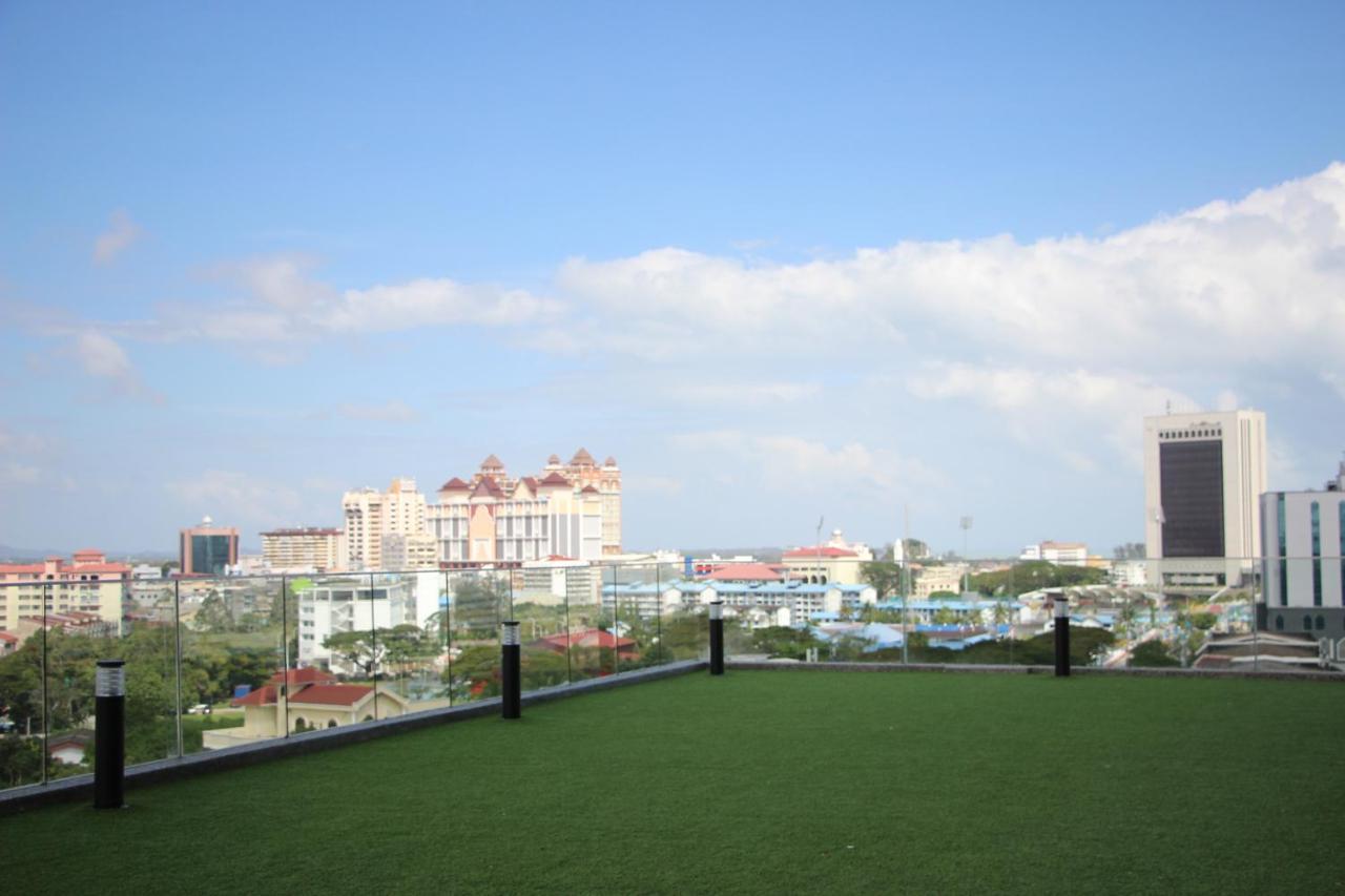 Sunny Seaview@icon Apartment *