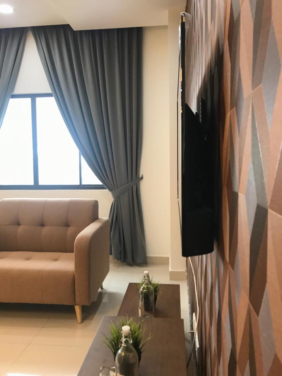1000 M² Dengan 3 Bilik Tidur Dan 2 Bilik Mandi Peribadi Di Batu Burok